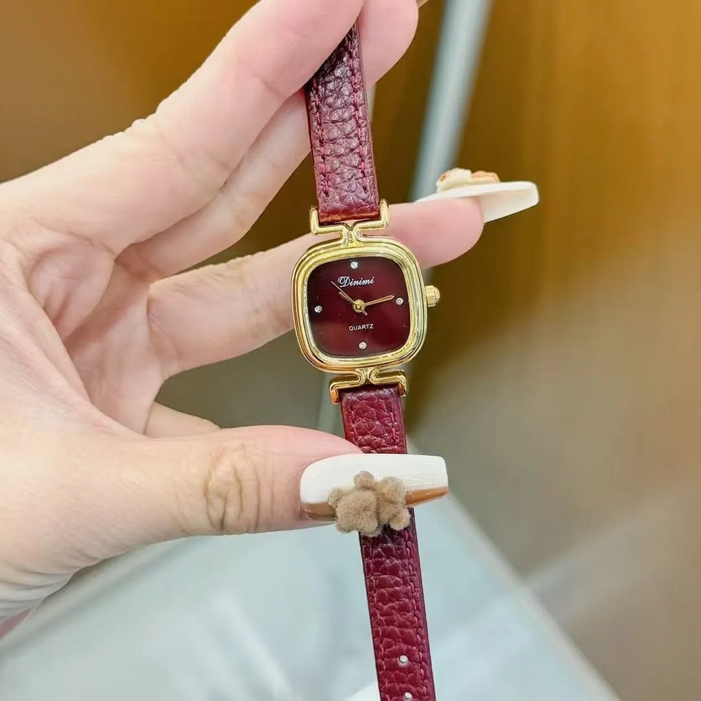 Women's Chinese-style alloy watch with 8mm thickness and decorative diamond patterns