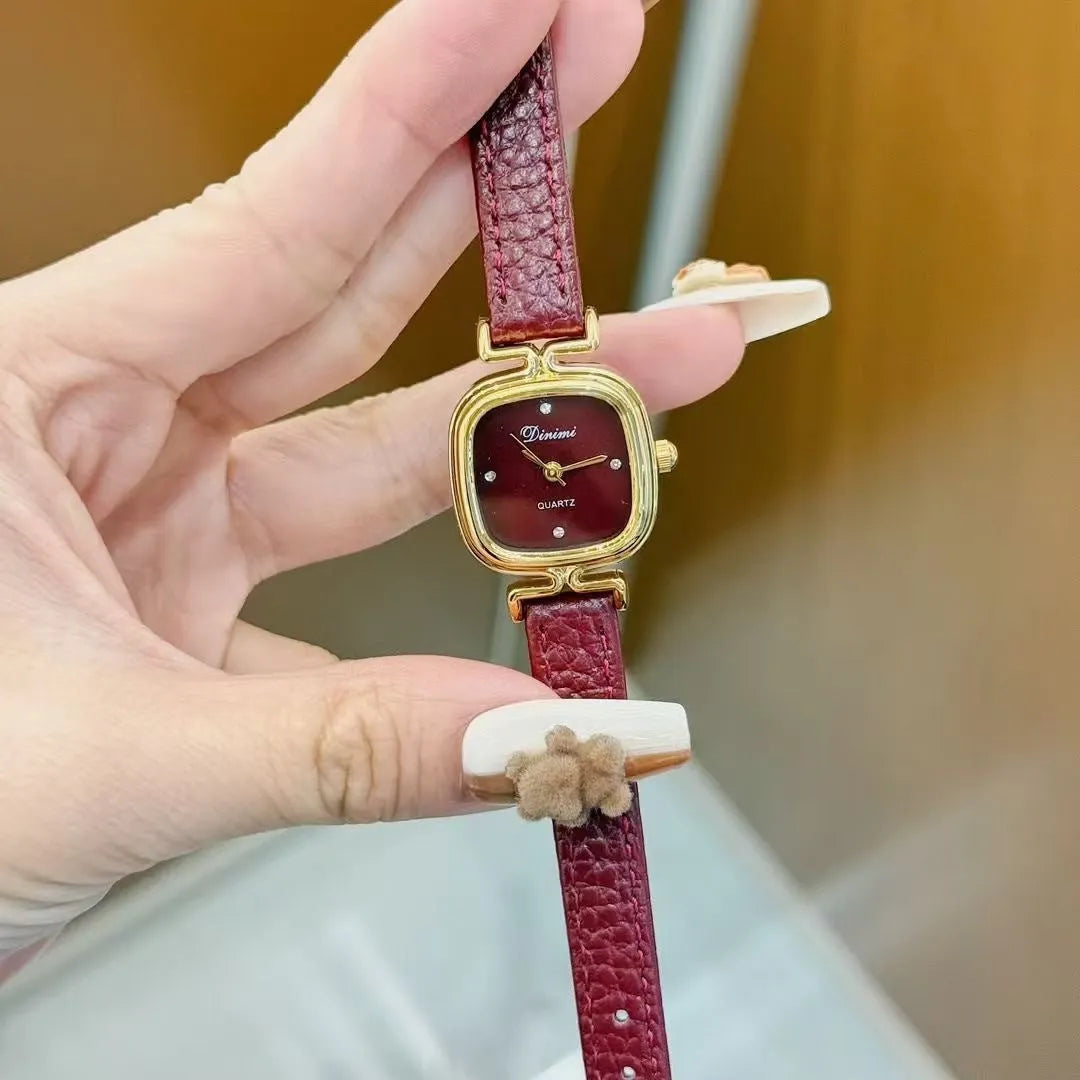 Women's Chinese-style alloy watch with 8mm thickness and decorative diamond patterns