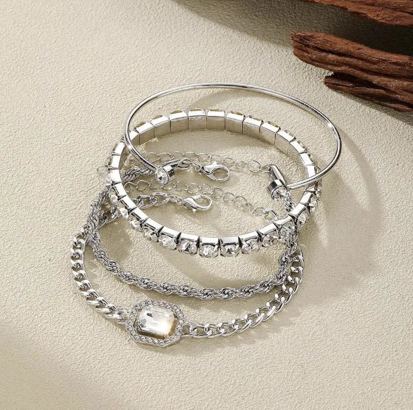 Women's geometric retro jewellery four-piece set with square diamond motifs in gold or silver alloy