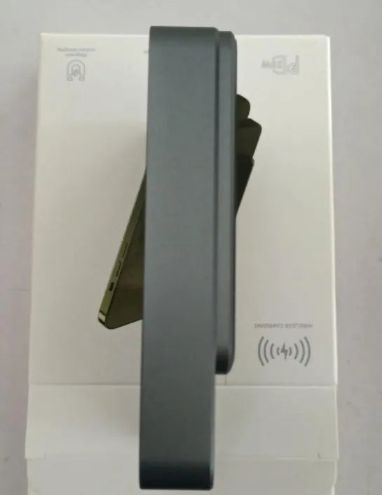 MagSafe magnetic wireless power bank attached to iPhone 14 Pro showing Cangling green colour option