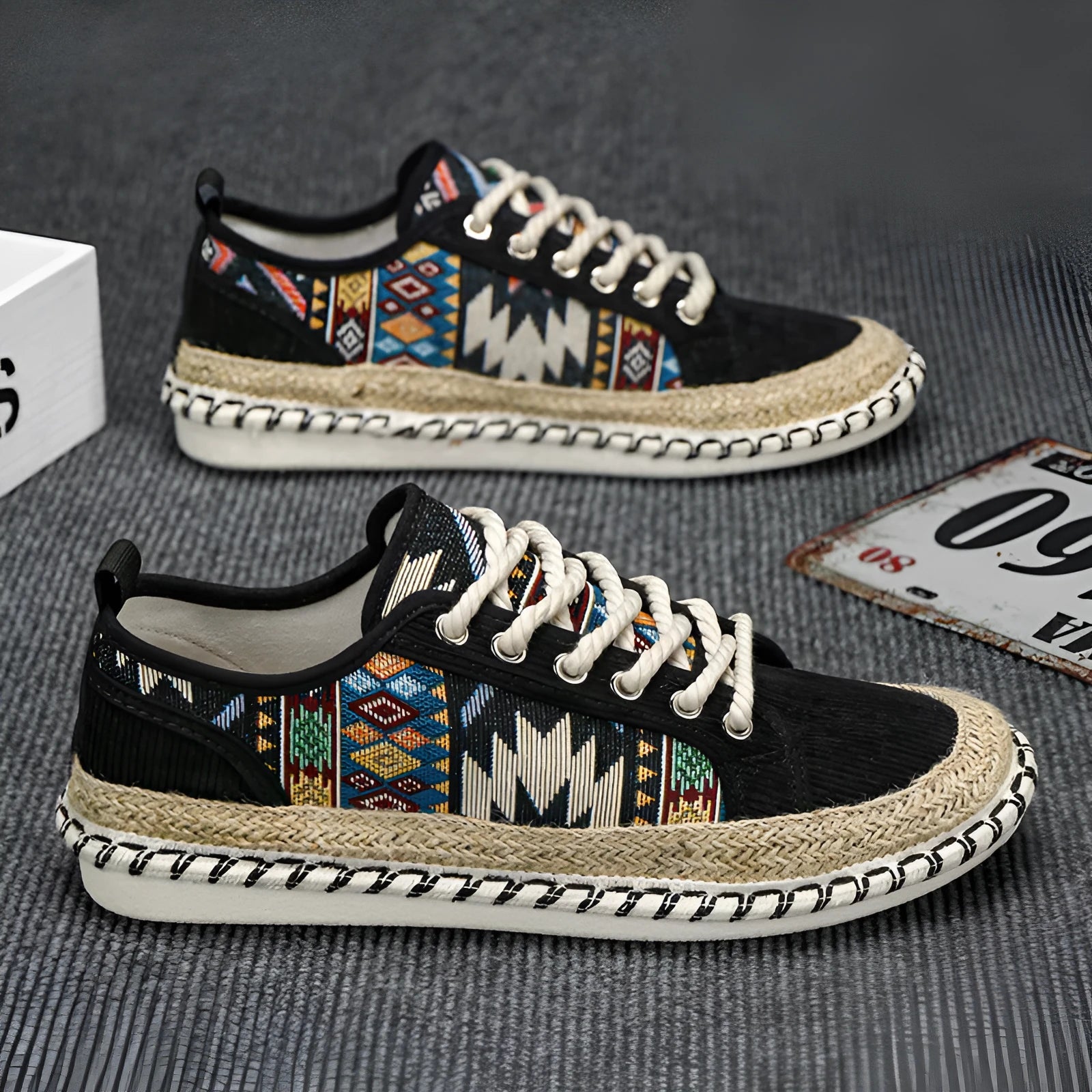 Men's casual summer shoes in cloth with round toe, shown in beige and black colour options