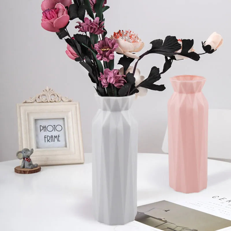 Drop-resistant melamine vase in green, grey, pink, or white with 7.2cm base diameter