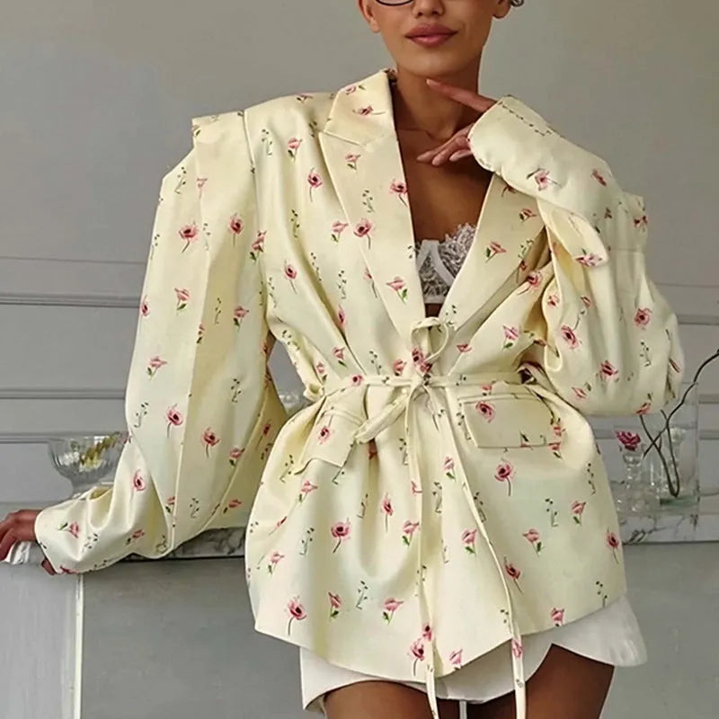 Lace-up waist-tight suit jacket in polyester fabric with regular long sleeves