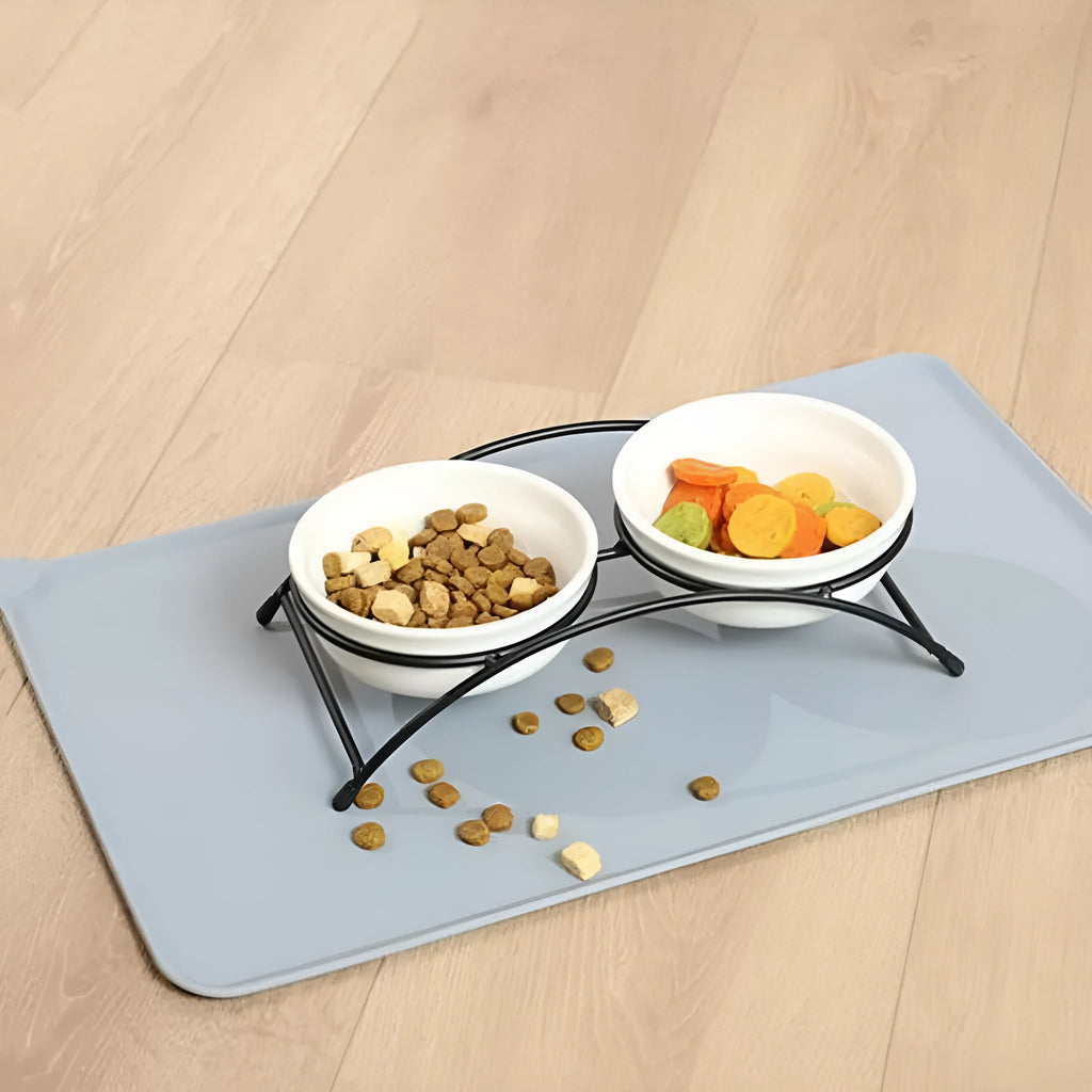 Silicone pet food placemat with non-slip backing in various colours for dogs and cats.