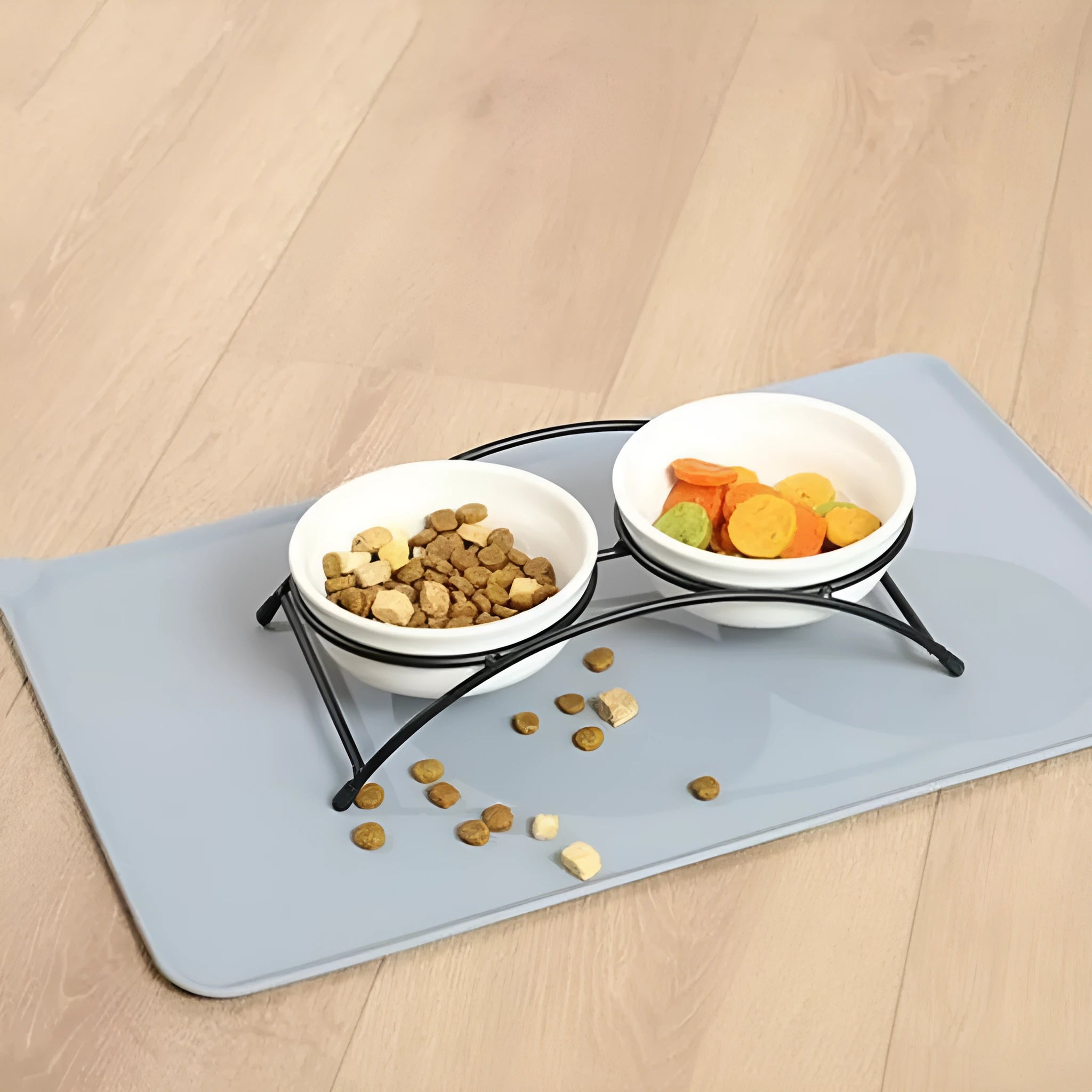 Silicone pet food placemat with non-slip backing in various colours for dogs and cats.