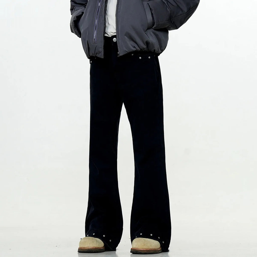 Straight-leg skinny jeans in black cotton fabric with horn-style leg opening and zipper fly