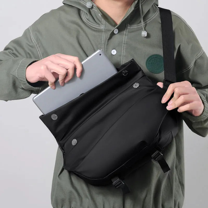 Grey men's medium crossbody bag with zipper opening and shoulder strap