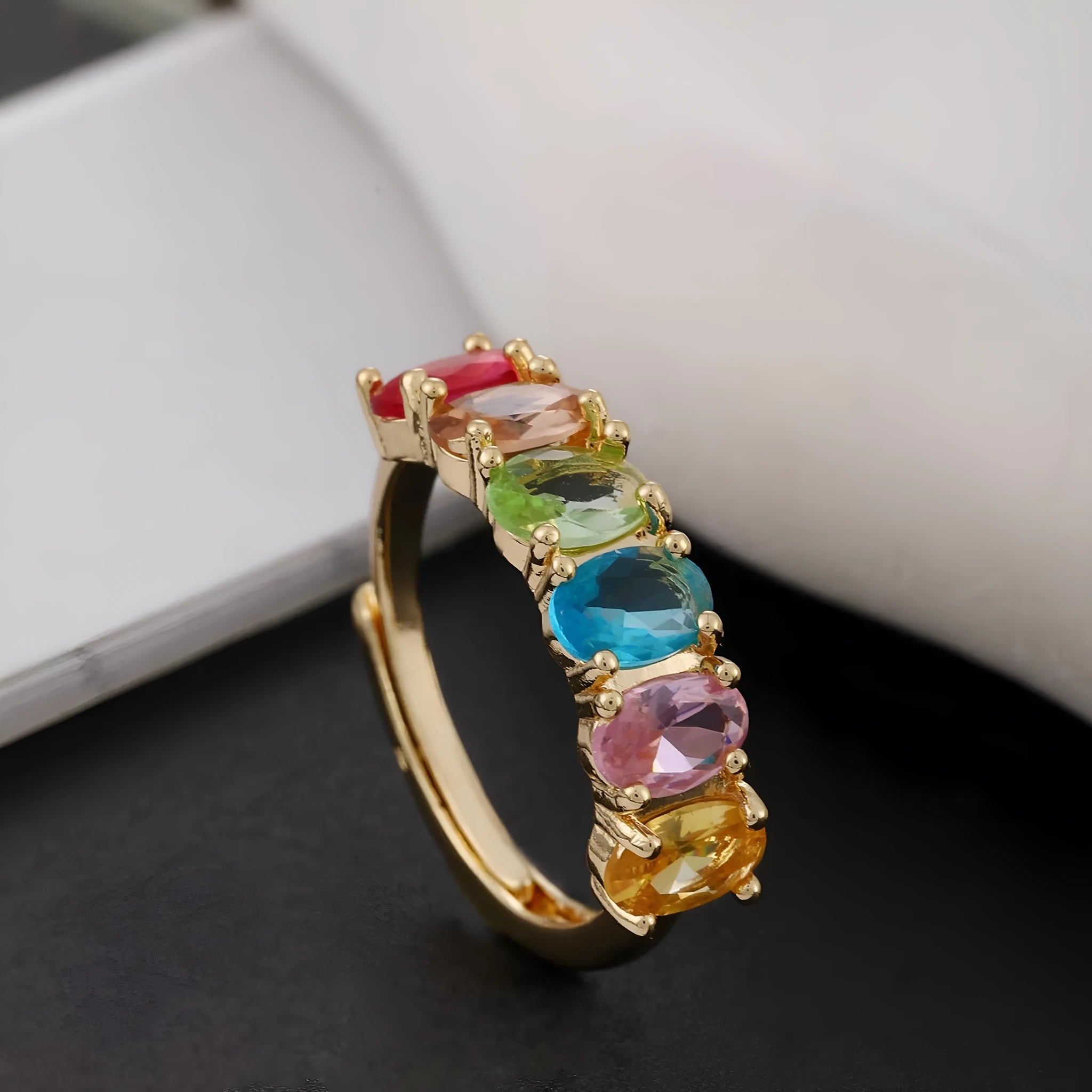 Gold-coloured adjustable women's ring with zircon stone in simple retro design
