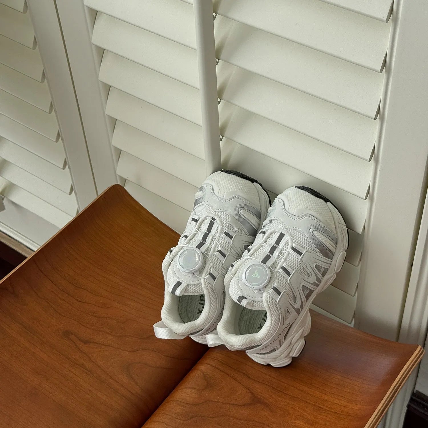 Girls' casual shoes with PU leather mesh upper in black, beige or pink colours on solid background