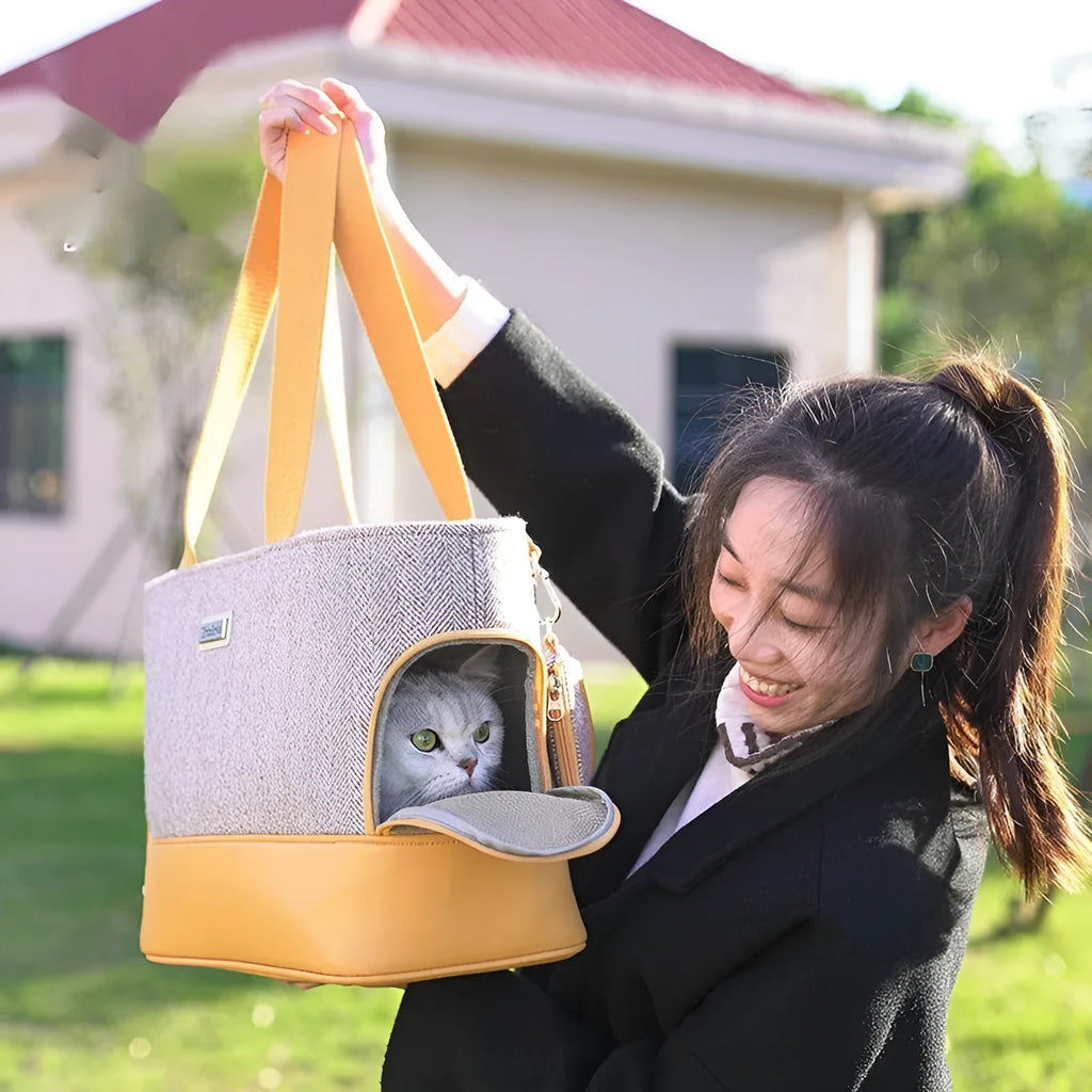 Portable pet backpack capsule carrier in wool PU material with dimensions 42x19.5x30cm
