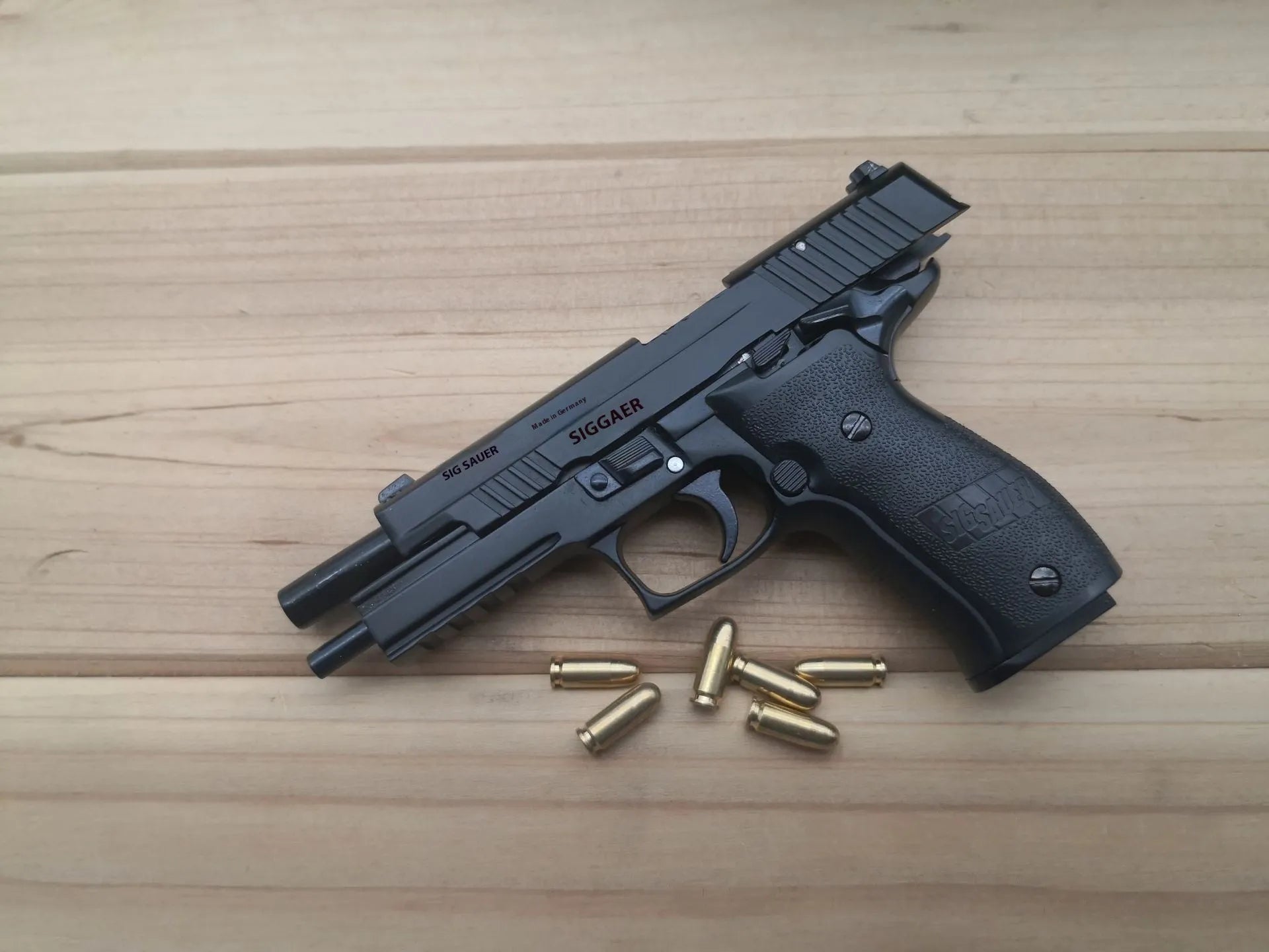 Alloy Empire Sigsauer P226 model toy gun in black metal finish on display stand