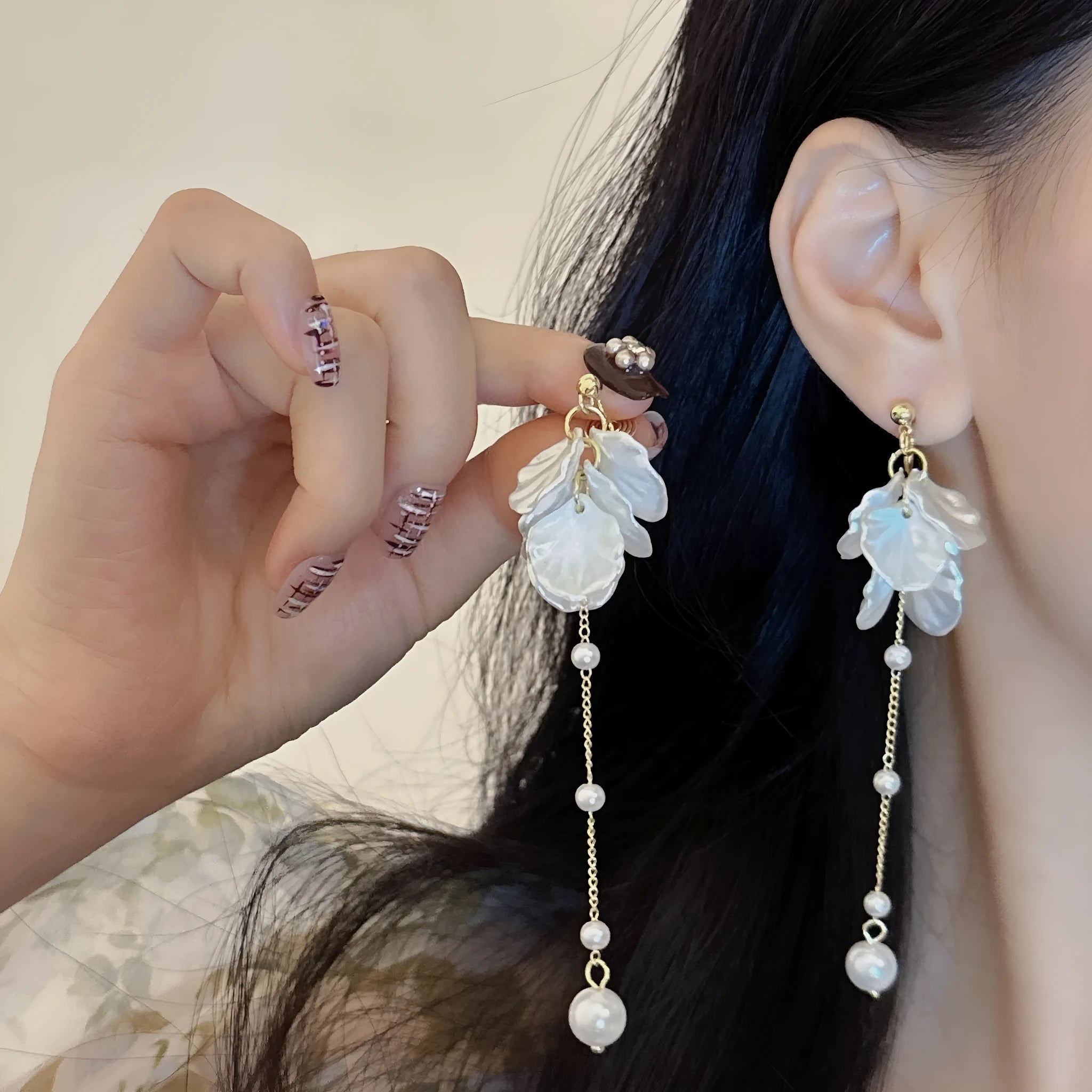 Women's pearl tassel earrings with multiple clip styles measuring 8.8cm in length