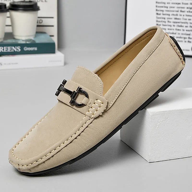 Men's round-toe casual shoes in cowhide leather on a rubber sole, shown in beige colour.