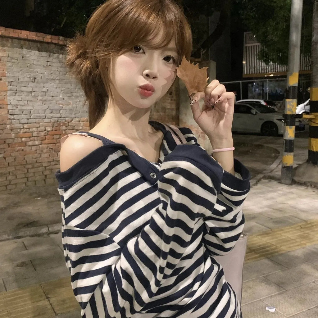 Dark blue Korean-style oversized women's t-shirt with embroidery details and long sleeves