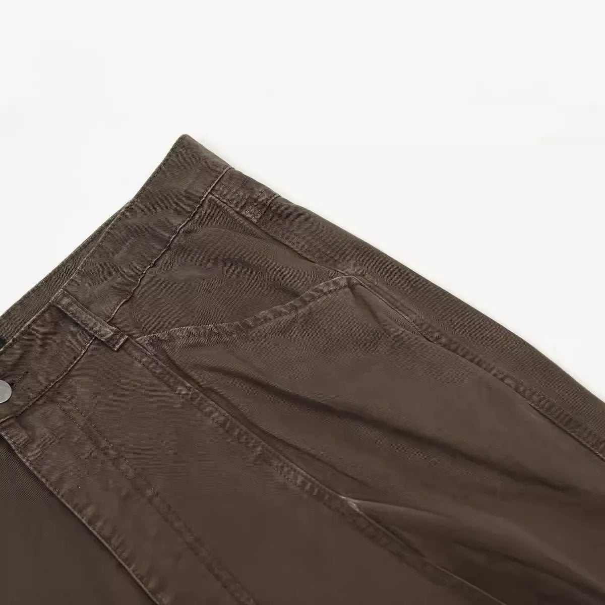 Men's brown loose straight-leg trousers with high waist and zipper fly