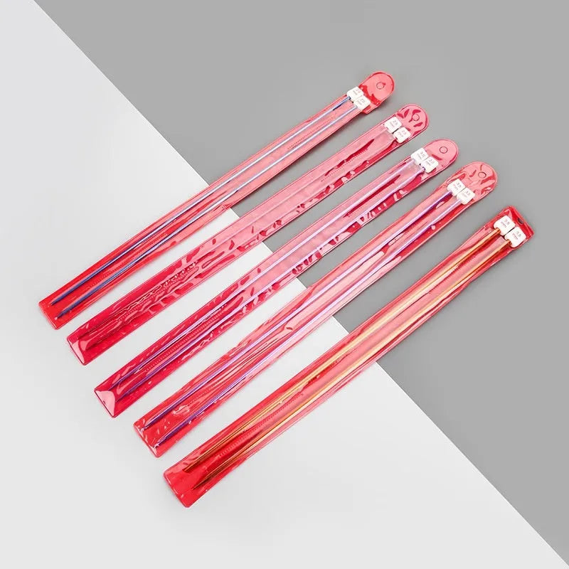 Extended length aluminium crochet hooks with rubberised caps in 13 sizes from 2.0mm to 10.0mm