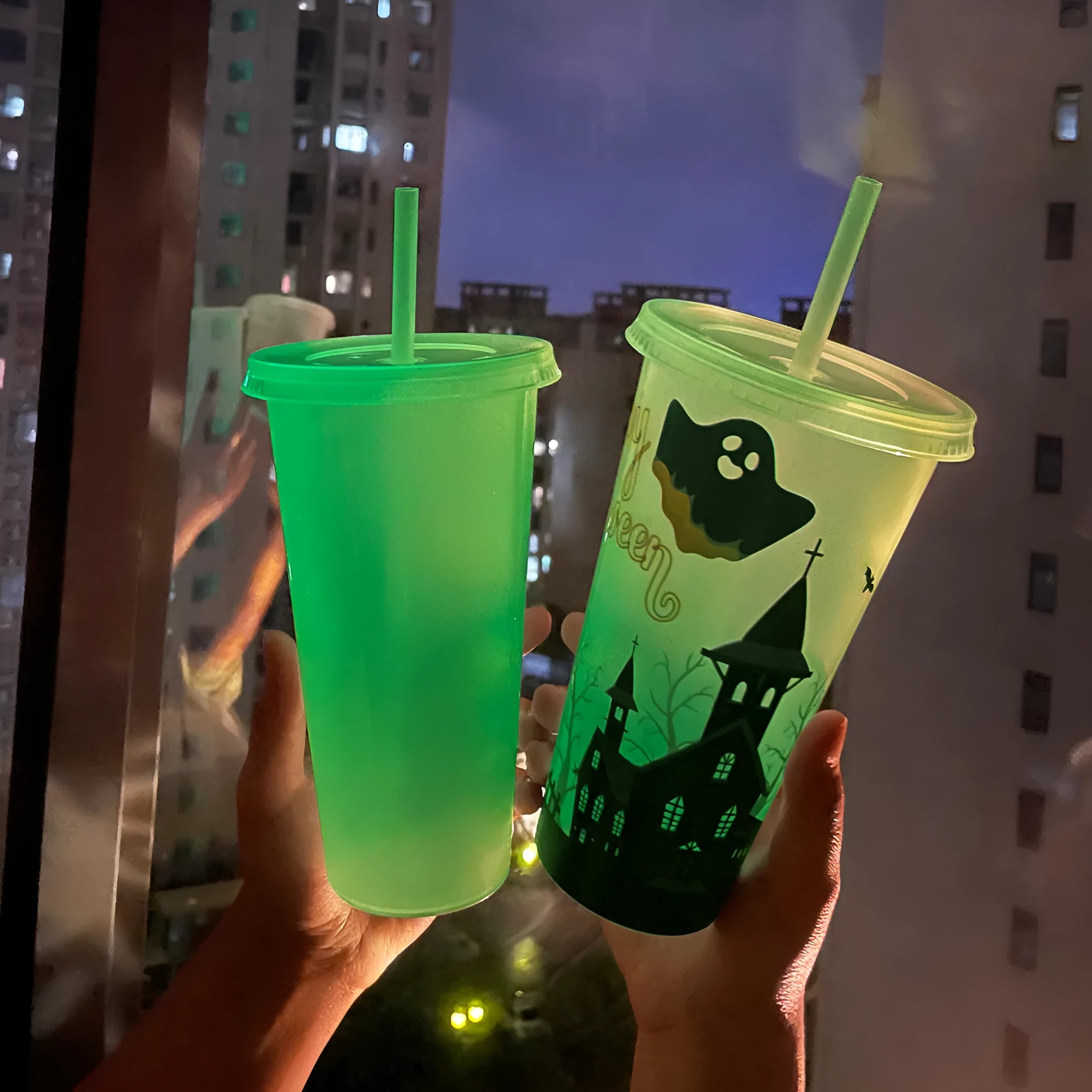 Halloween luminous plastic straw cup with 720ml capacity in cylindrical design