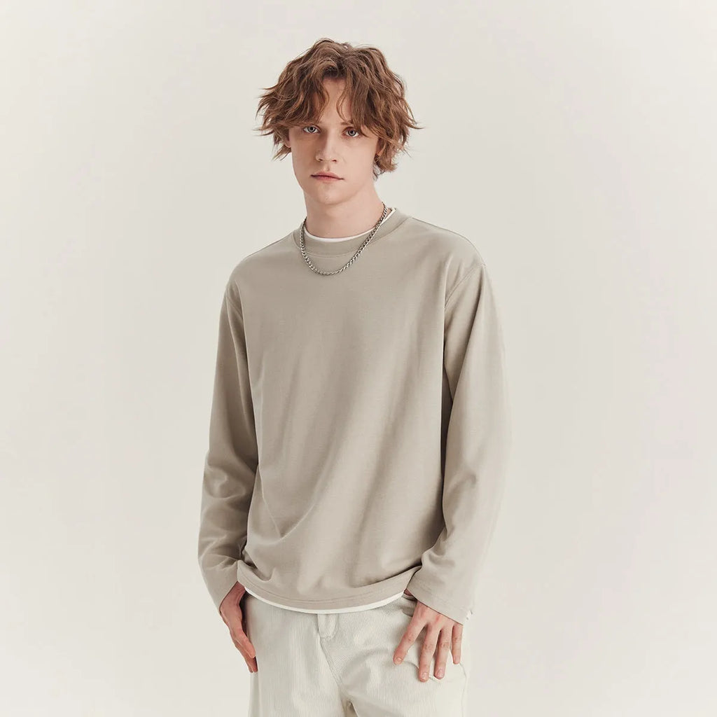 Men's loose-fit long-sleeved casual T-shirt in a solid colour with a round neck.