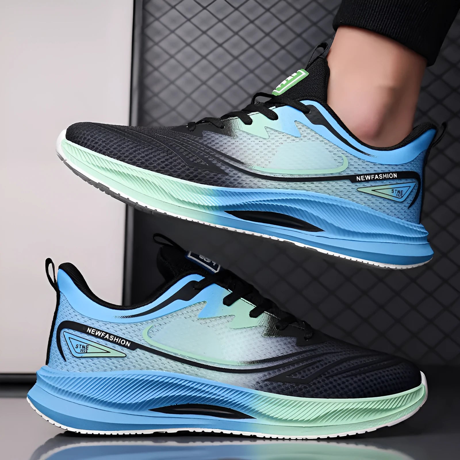 Men's low-top casual shoes in solid colours with mesh lining and a rubber sole.