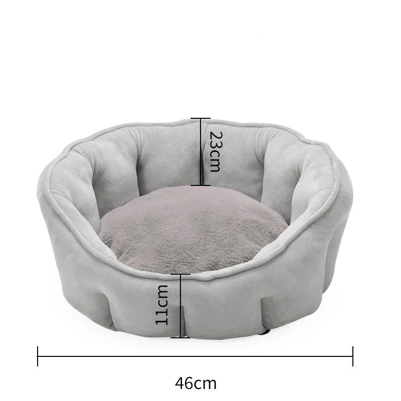 Grey plush cat kennel house with an integrated hammock, measuring 46cm wide.