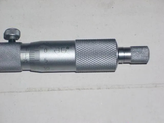 Depth micrometer measuring tool with 0-100mm range and 0.01μm resolution for precision dimensional inspection
