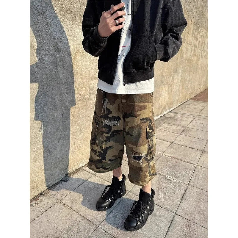 Men's retro patch ripped camouflage cropped casual jeans with straight-leg design