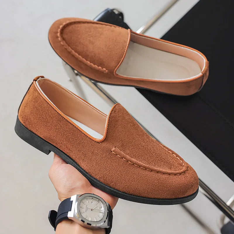 Men's retro Gommino slip-on loafers with round toe and wedge heel in solid colour