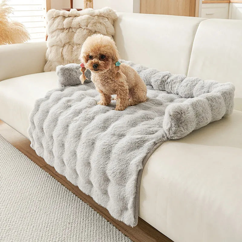 Thick thermal non-slip dog mat in plush material, 75x75cm, beige colour option on floor