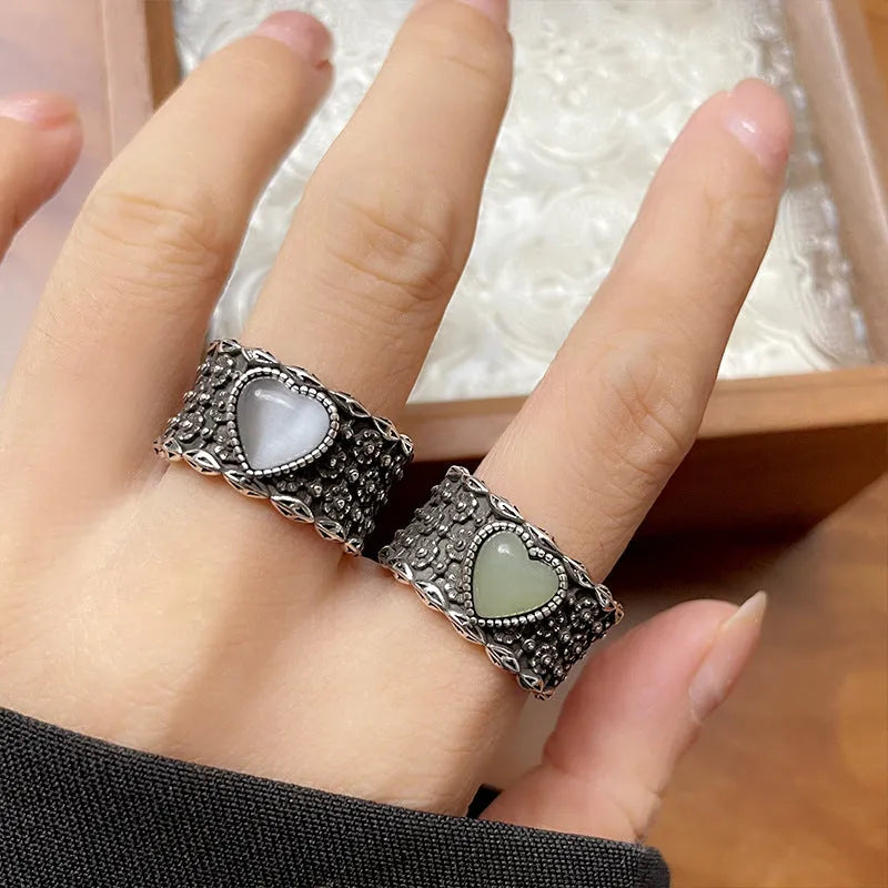 Adjustable opening retro heart ring in white copper plated silver with green and white colour options