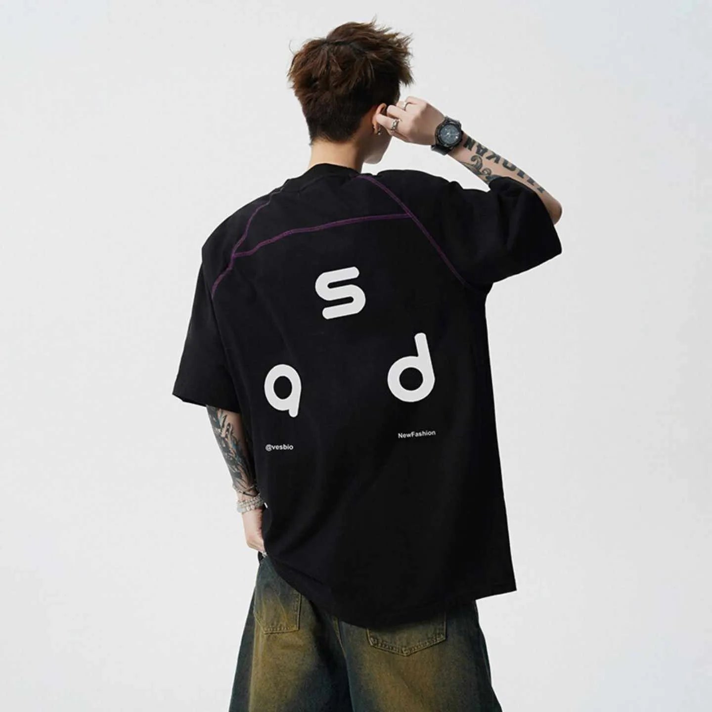 Men's loose fit cotton T-shirt in black and white colours with round neck and short sleeves