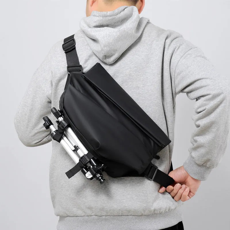 Grey men's medium crossbody bag with zipper opening and shoulder strap