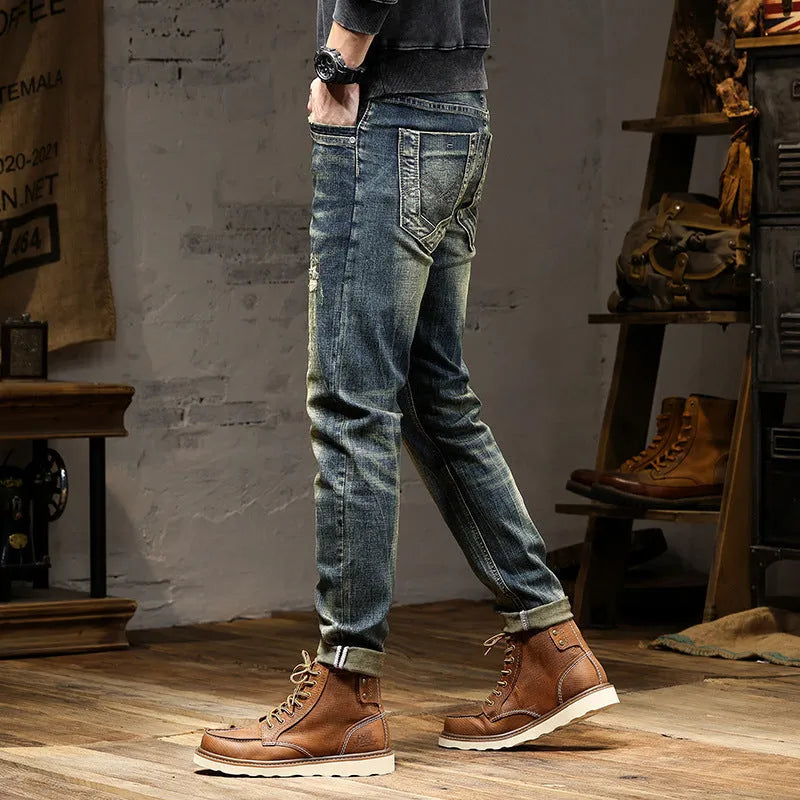 Men's skinny fit jeans in retro colour with zip fly opening and stretch cotton denim fabric