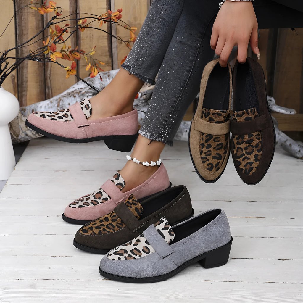 Women's leopard print suede slip-on pumps with chunky heel in brown colour