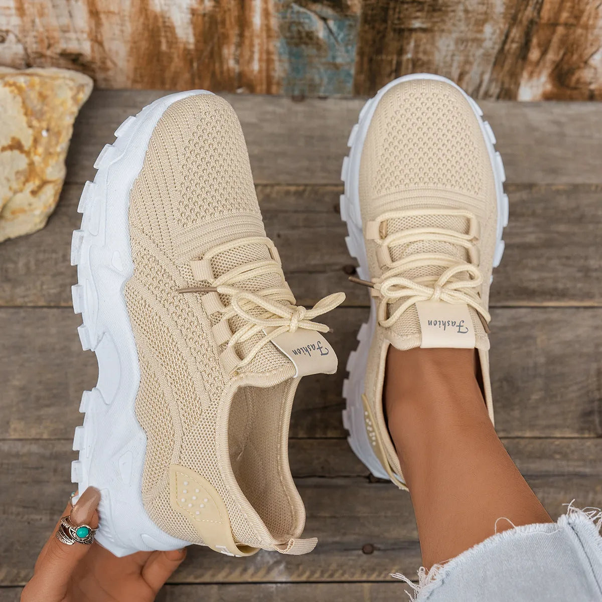 Women's Flyknit mesh casual sports shoes in a flat heel style with a lace-up front.