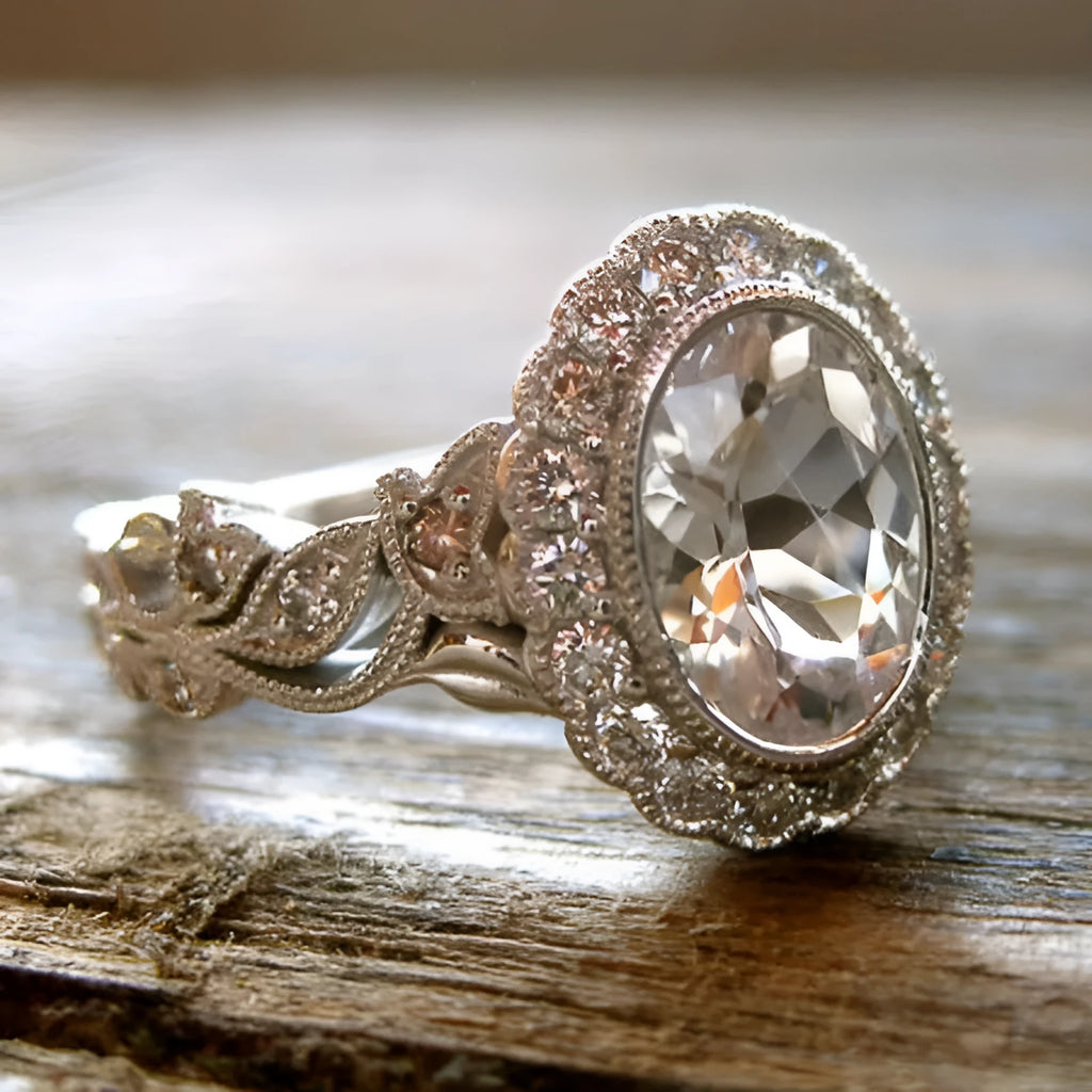 Women's geometric ring with round zircon stone and full diamond plating in white gold colour.