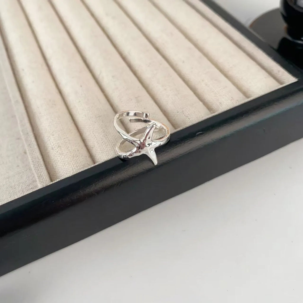 Three-dimensional jasmine flower ring in zinc alloy with open mouth adjustable design