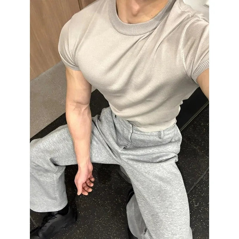Men's knitted slim fit T-shirt with muscle-showing thread design and cuff-closing short sleeves