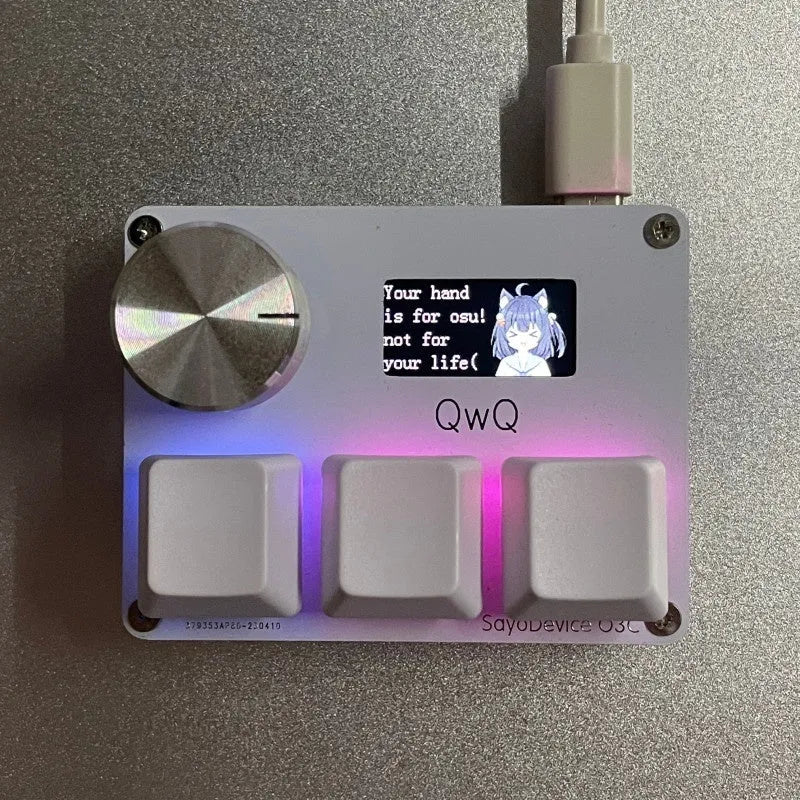 Customisable magnetic axis numeric game keyboard with RGB lighting, programmable knob, and colour screen