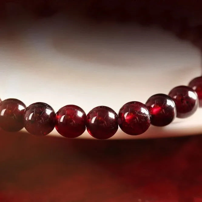 Chinese-style women's gourd bracelet with imitation garnet beads and Fu character.