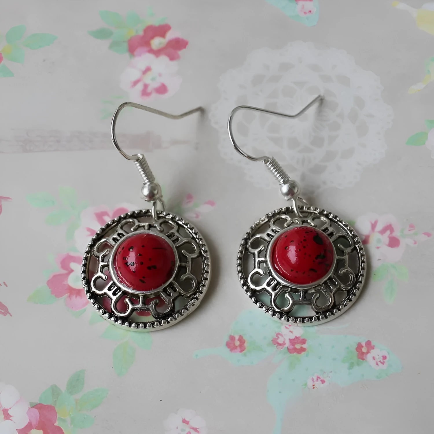 Handmade geometric flower disk earrings made of Tibetan silver and turquoise with ethnic patterns.