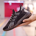 Men's low-top white breathable sports shoes with round toe and mesh lining