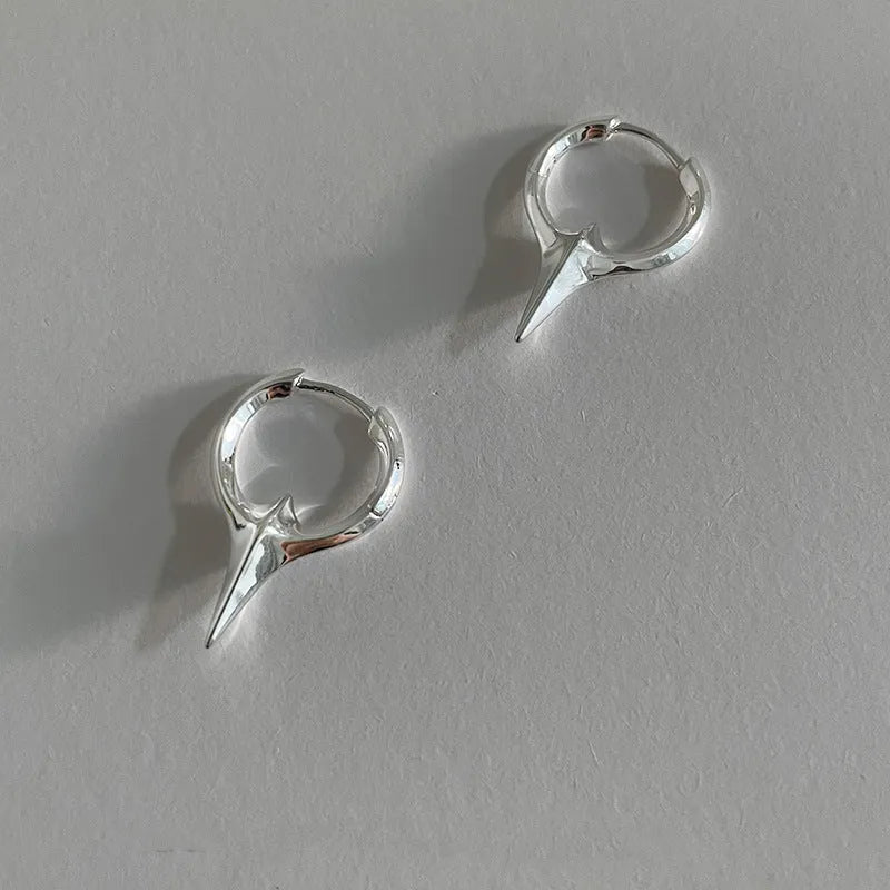 Geometric star-shaped ear clips for women with copper construction and white gold electroplated finish