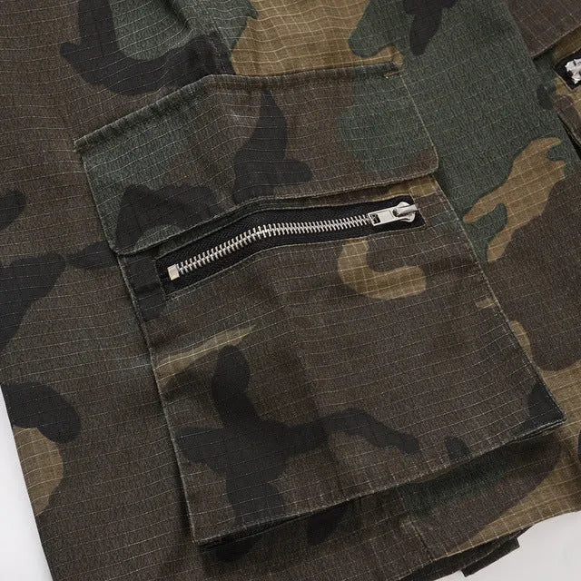 Men's green multi-bag washed camouflage cotton shorts with a loose fit on a mid-waist.