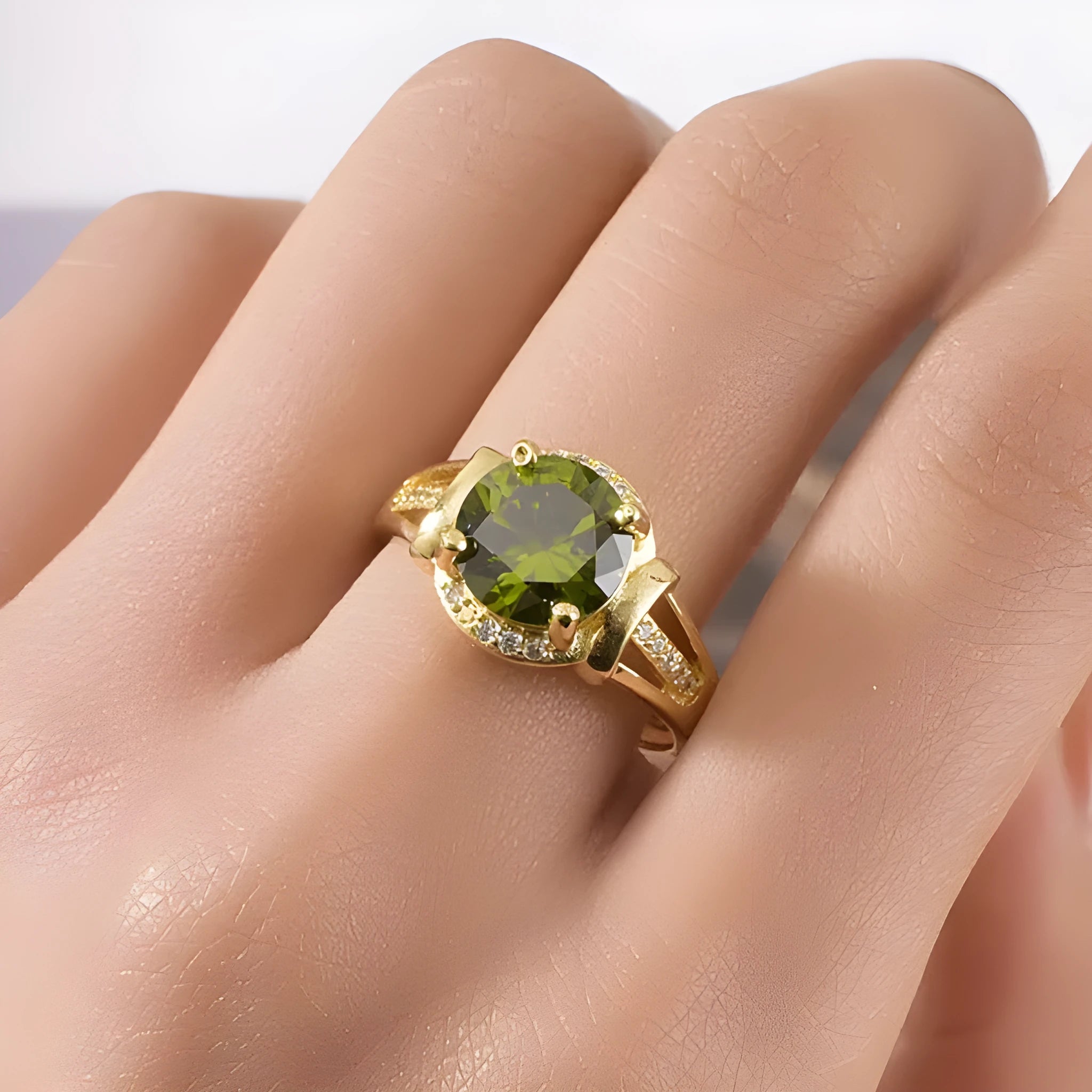 Olive green 18K gold-plated open ring with sparkling artificial gemstone, adjustable size, overlapping edges