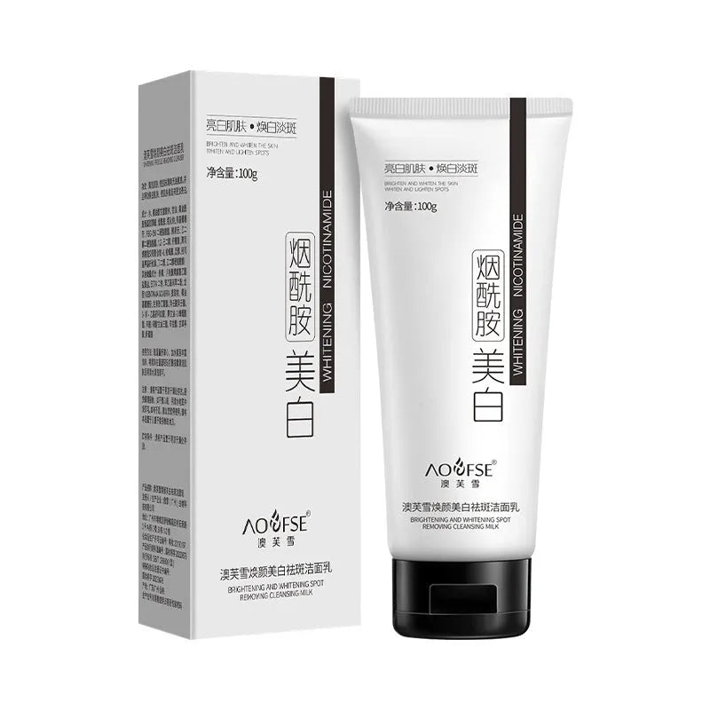 White whitening freckle removing facial cleanser bottle 100ml with pore cleansing text