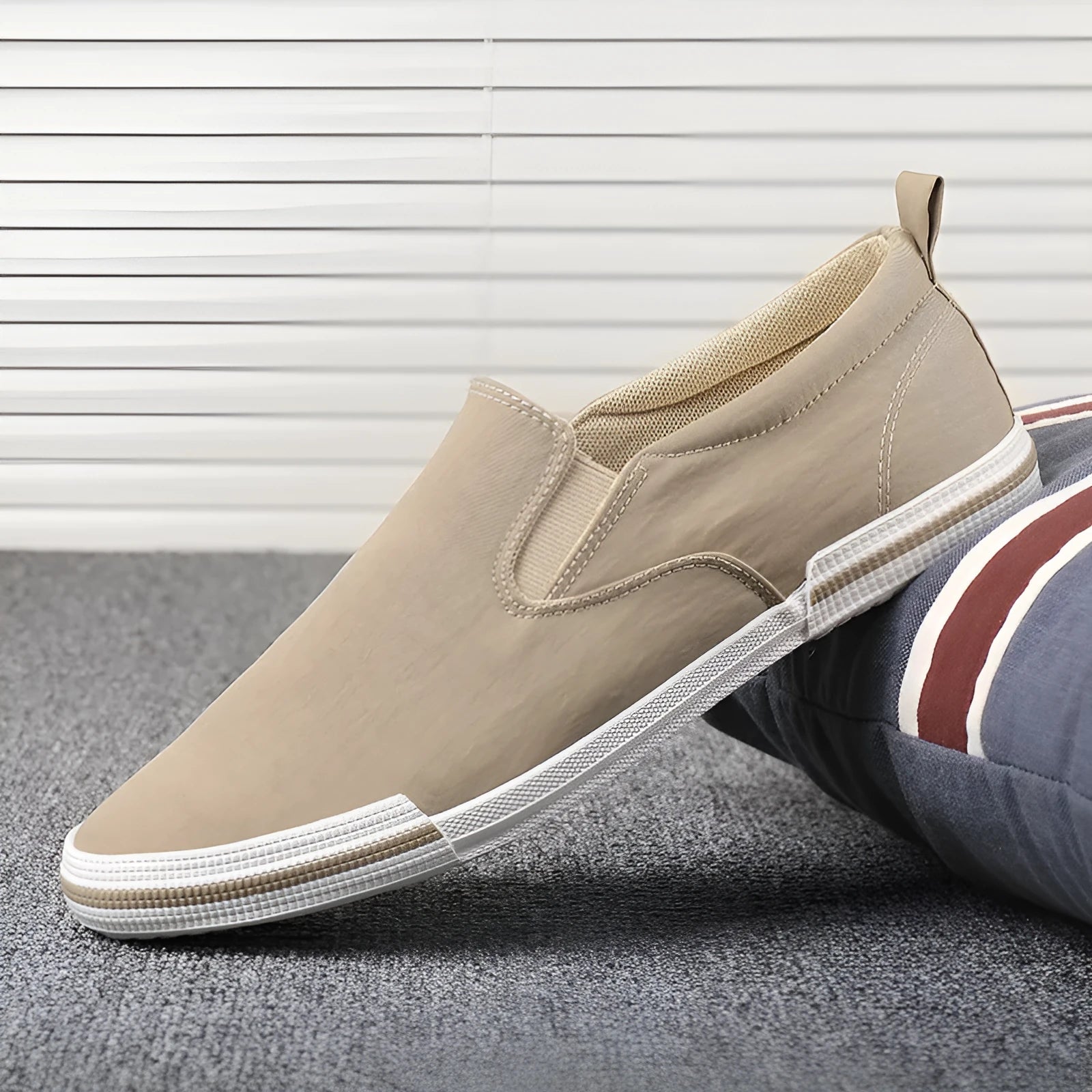Men's canvas casual shoes in grey colour with vulcanised rubber sole and cotton lining