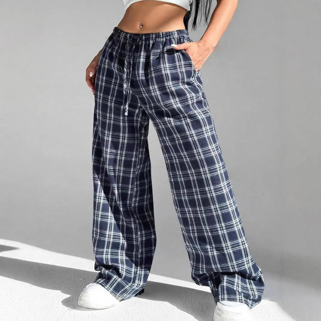 Women's casual trousers with drawstring waist and plaid pockets in red or blue colours