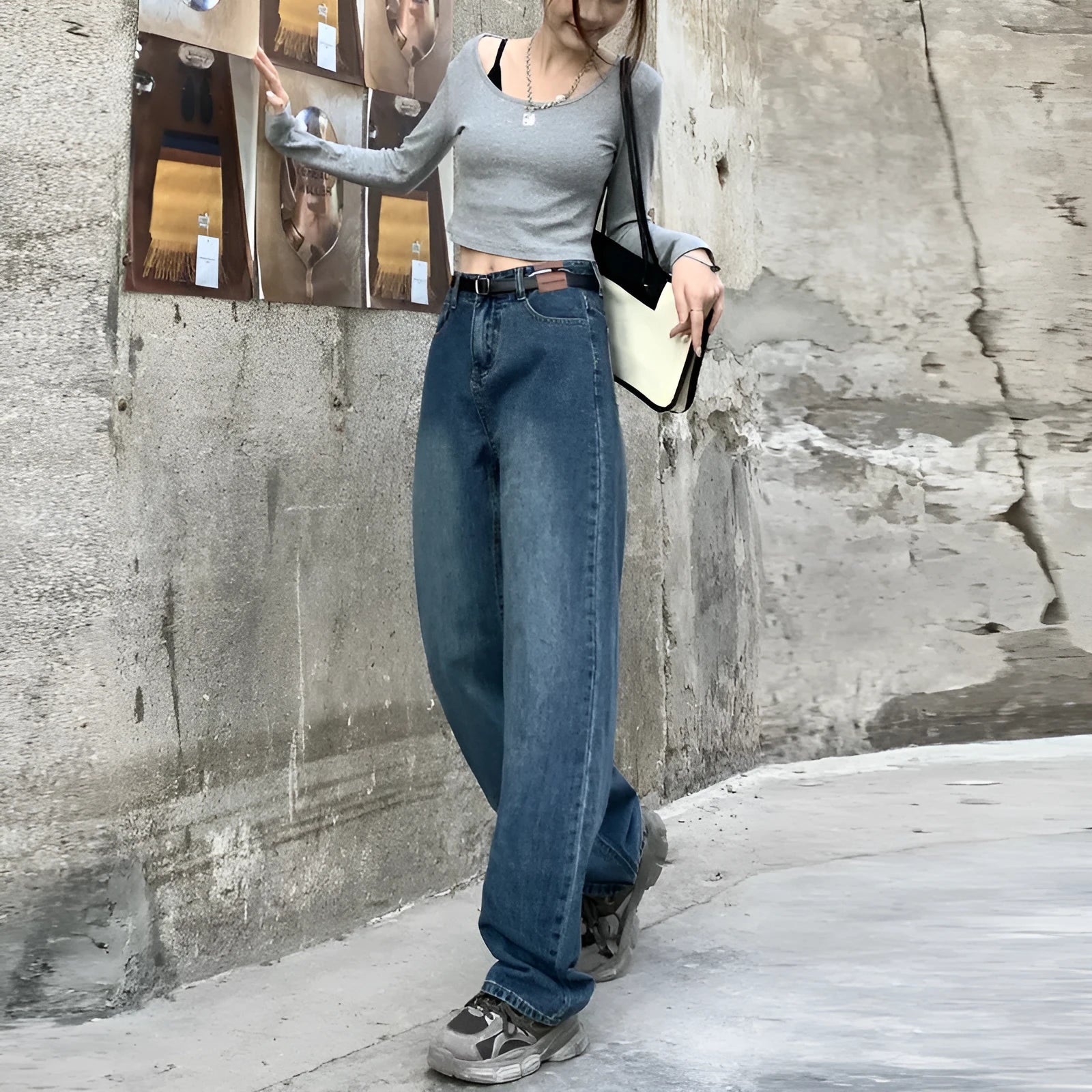 Women's straight-leg jeans in retro blue with high-waist design and trouser length