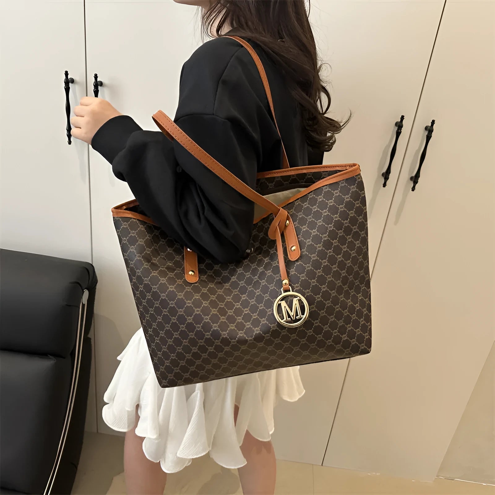Women's 42cm width PU leather shoulder bag in black, grey, white or brown with street style