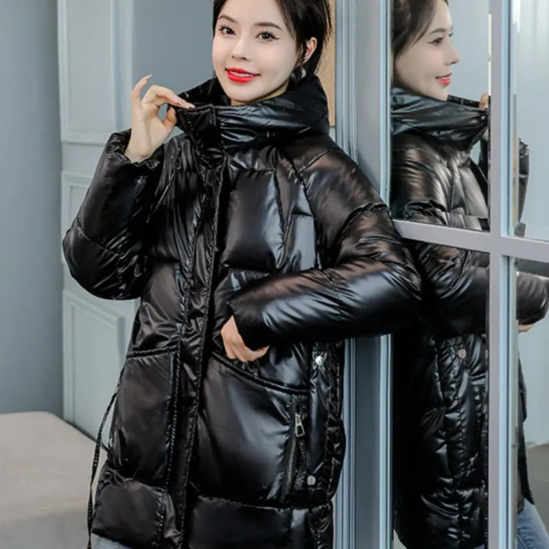 Women's loose thick winter hooded jacket in down cotton with regular long sleeves